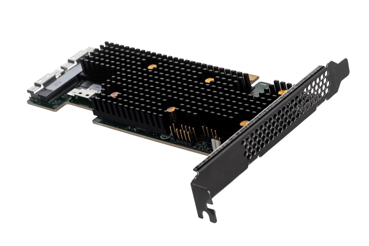 Broadcom eHBA 9600-24i 24Gb/s SAS/SATA/NVMe PCIe 4.0 x8, 3 ×8 SFF-8654, zdjęcie 1 z 5