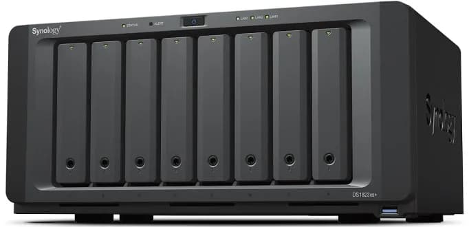 Synology NAS DS1823xs+; Tower; 8x (3.5" SATA HDD/2.5" SATA SSD); AMD Ryzen V1780B, 8 GB DDR4 ECC, zdjęcie 1 z 7